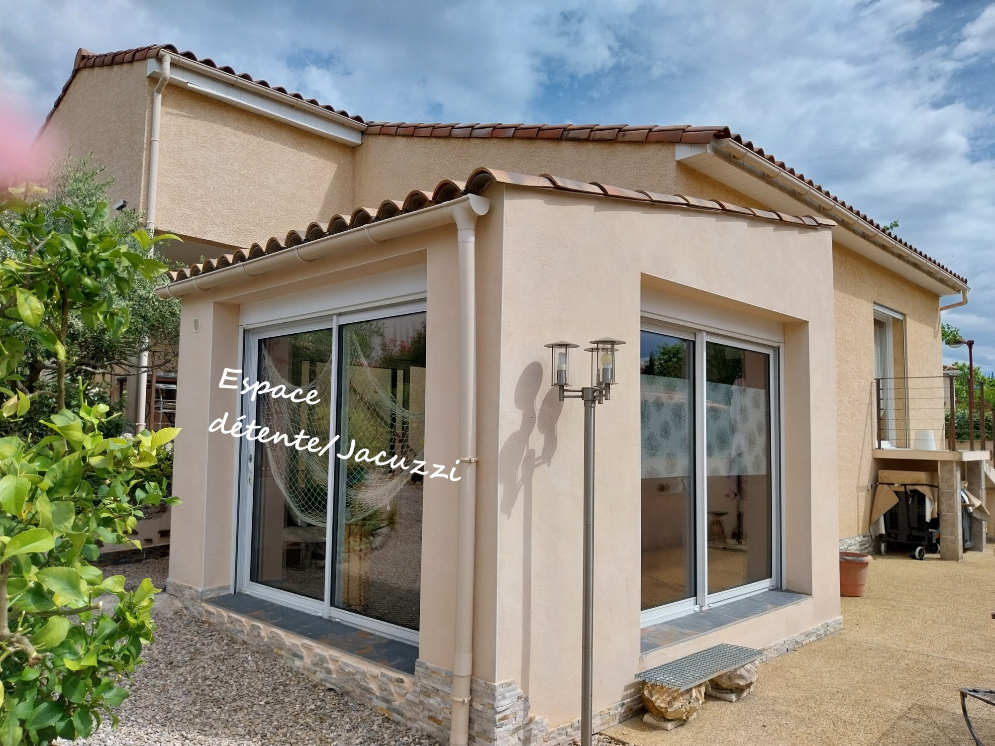 VILLA AVEC DEPENDANCES