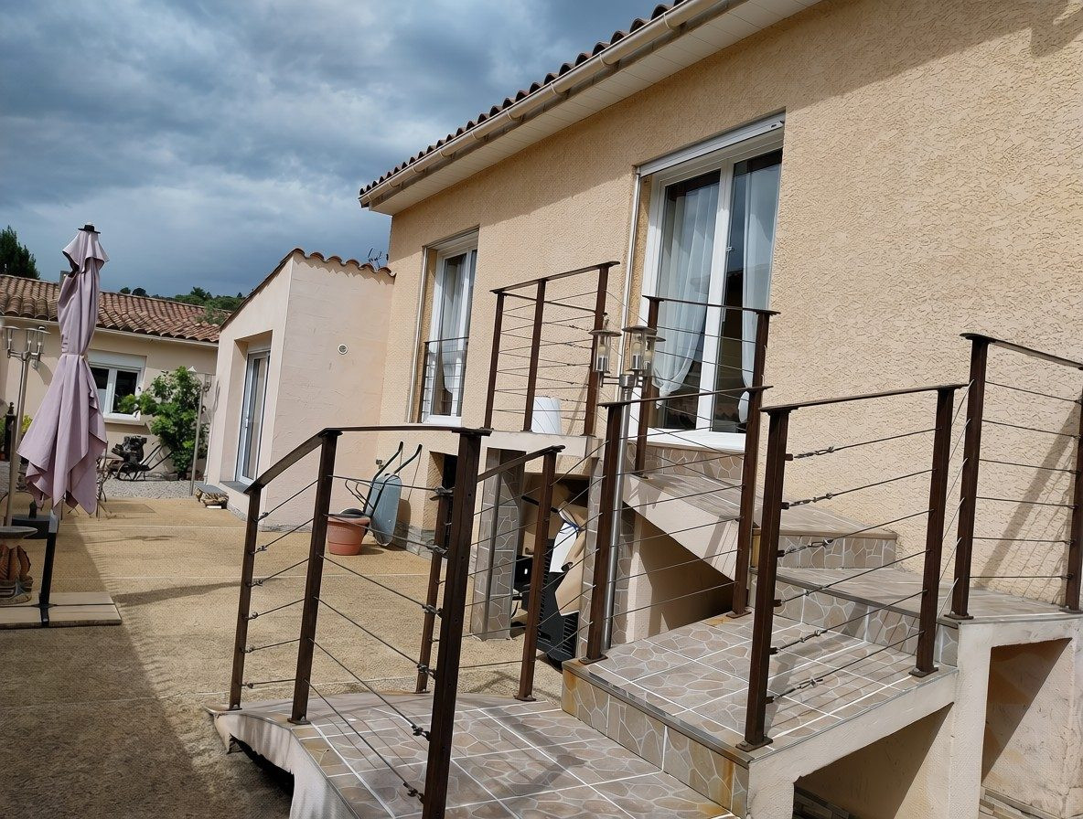VILLA AVEC DEPENDANCES