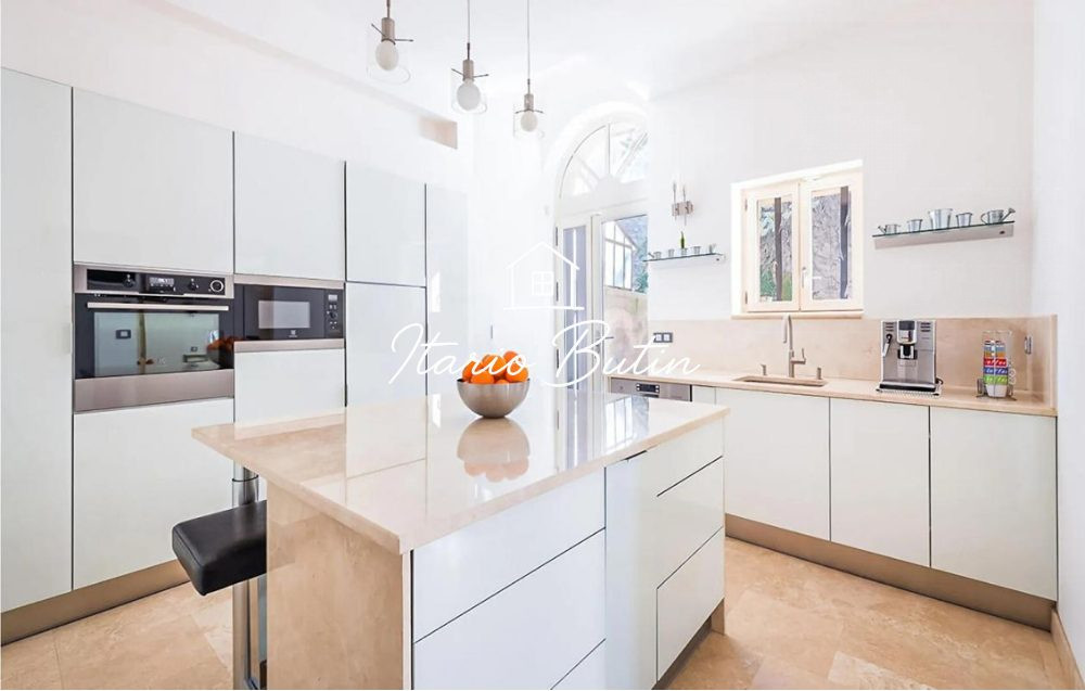 Maison à vendre à Roujan, 415 m²