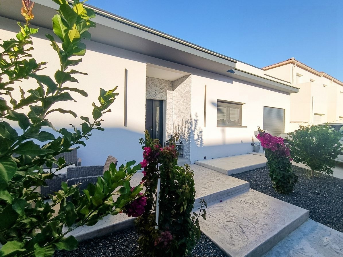 Villa récente contemporaine de Plain-Pied