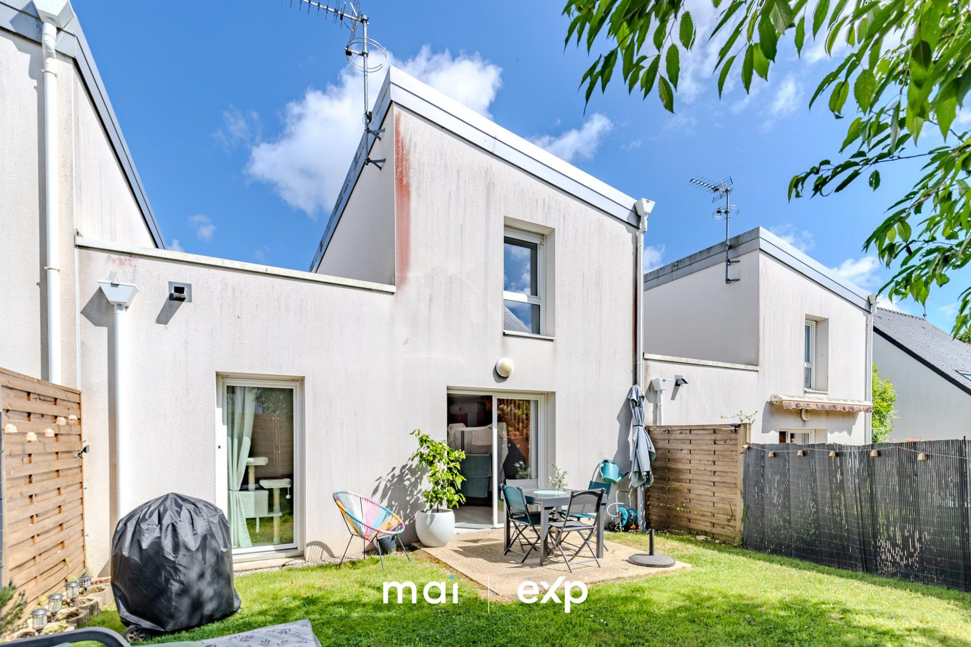 Maison mitoyenne avec jardin à vendre à Pluneret – Proche Auray et RN165