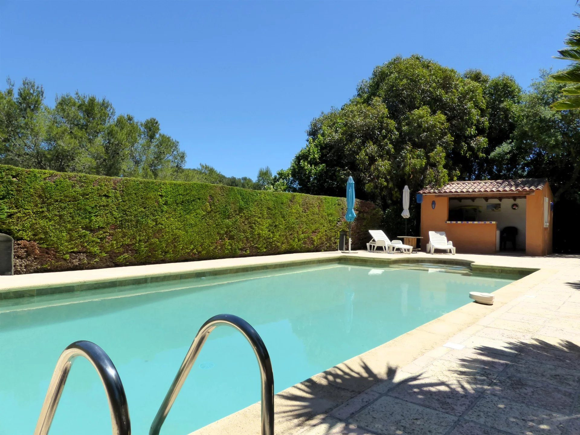 Maison 9 pièces 228 m² · à Carqueiranne · 228 m² · 1 150 000 €