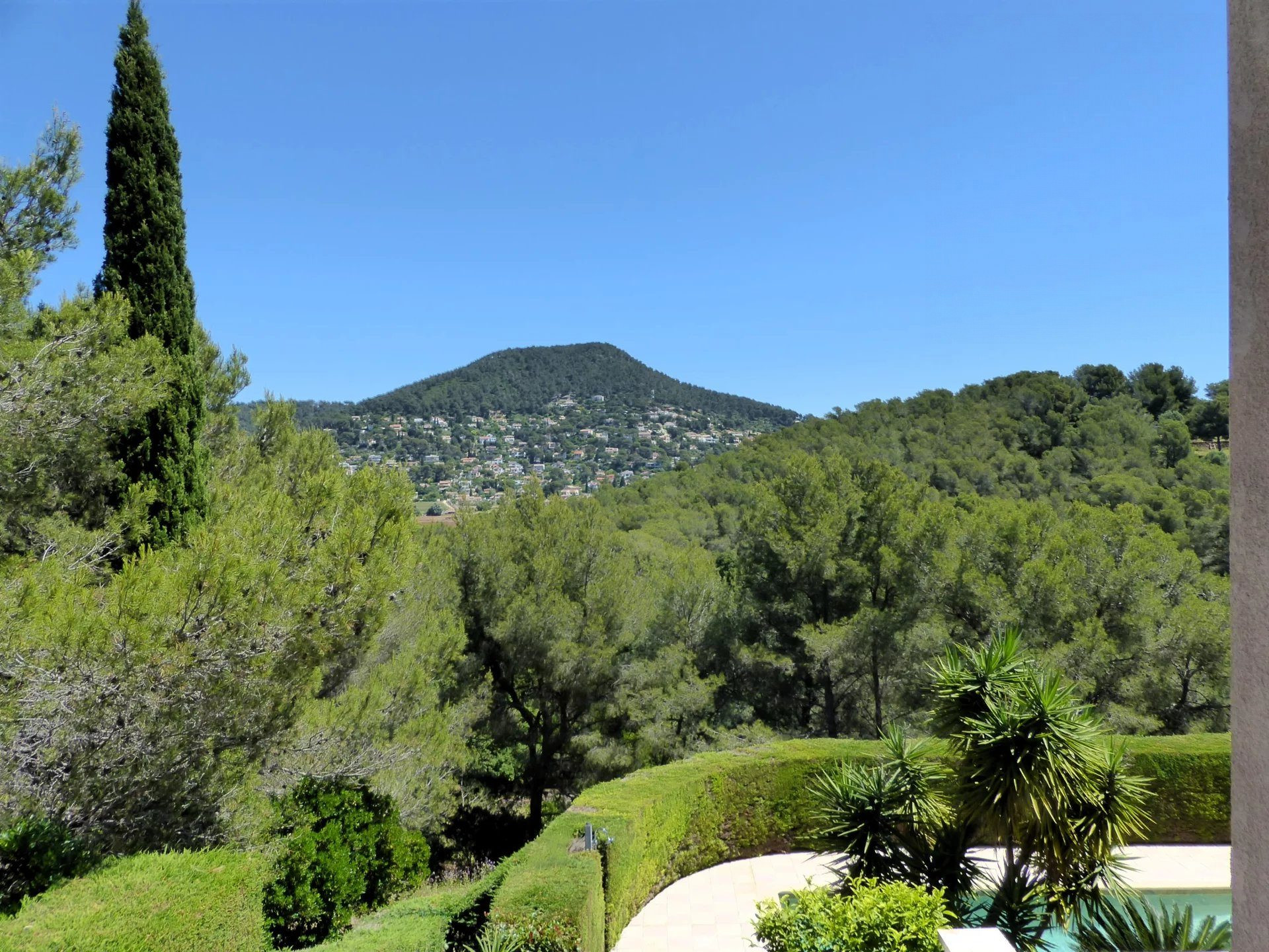 Maison à vendre à Carqueiranne, 229 m²