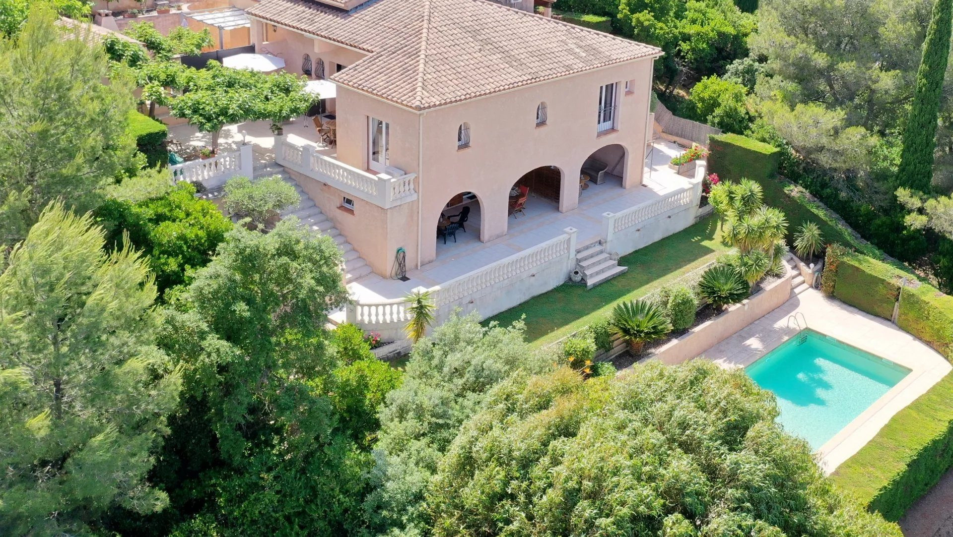 House for sale in Carqueiranne, 229 m²