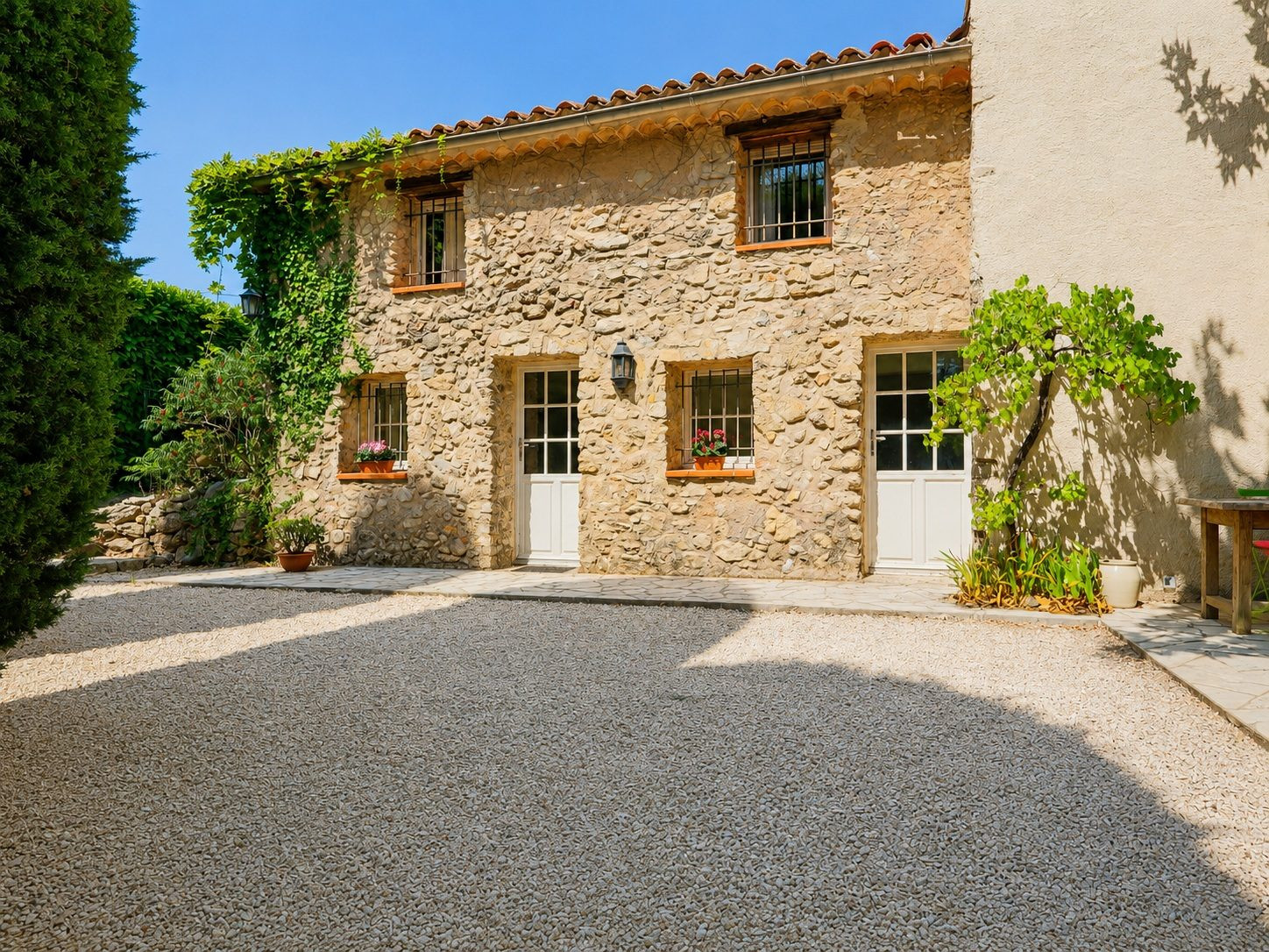 Maison à vendre à La Roquebrussanne, 325 m²