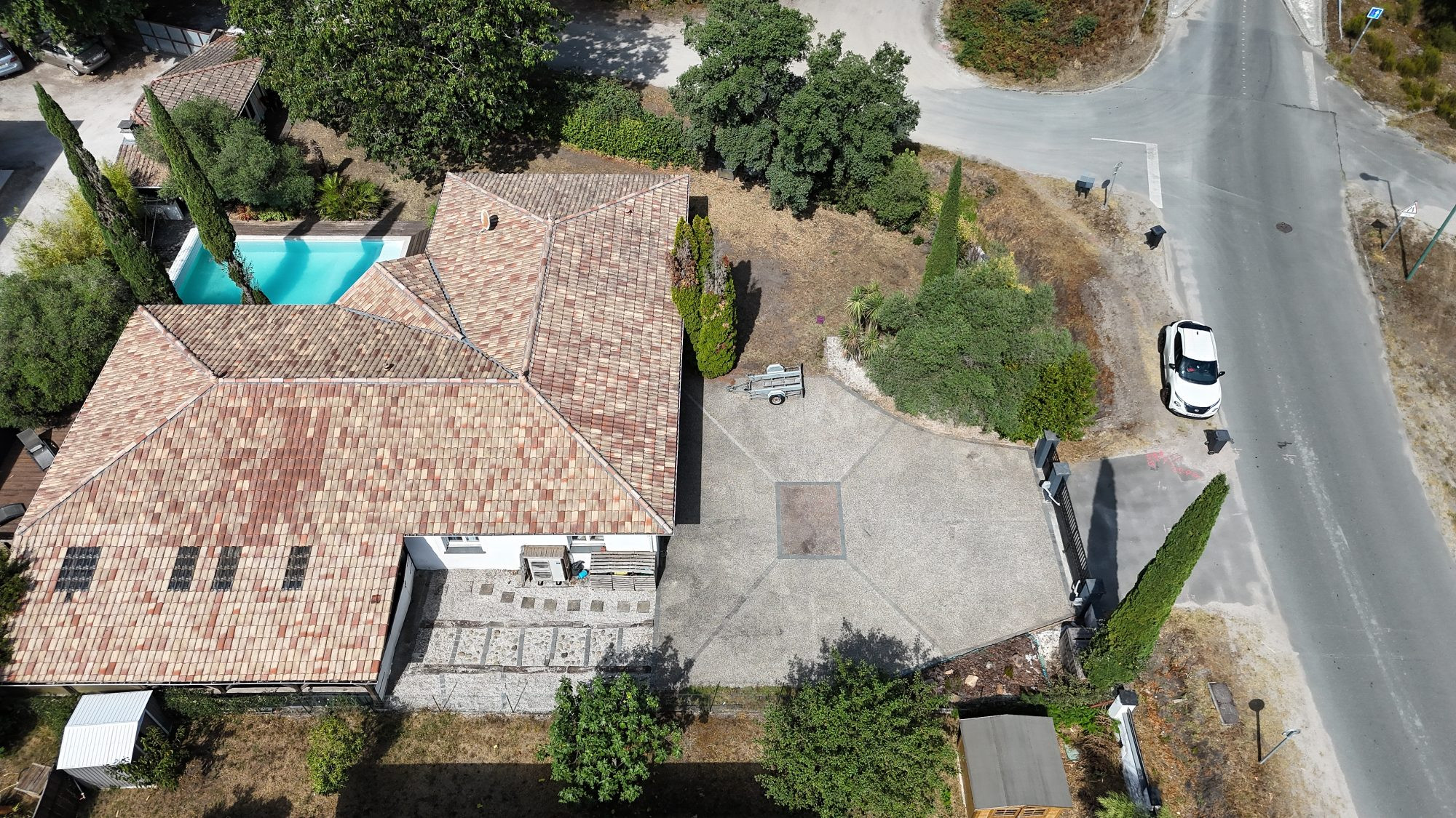 Maison de plain-pied avec piscine et studio indépendant à Marcheprime