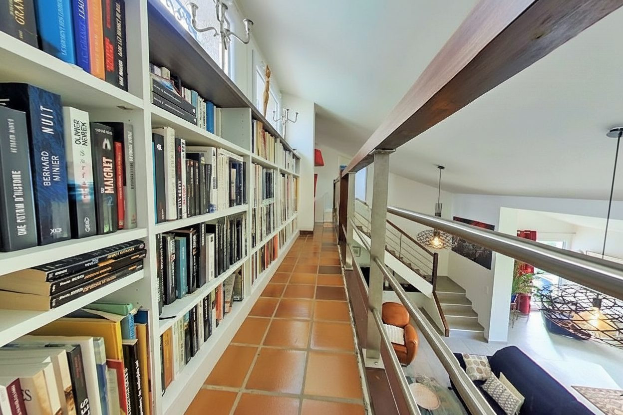 Beautiful characterful villa with large grounds and swimming pool 4