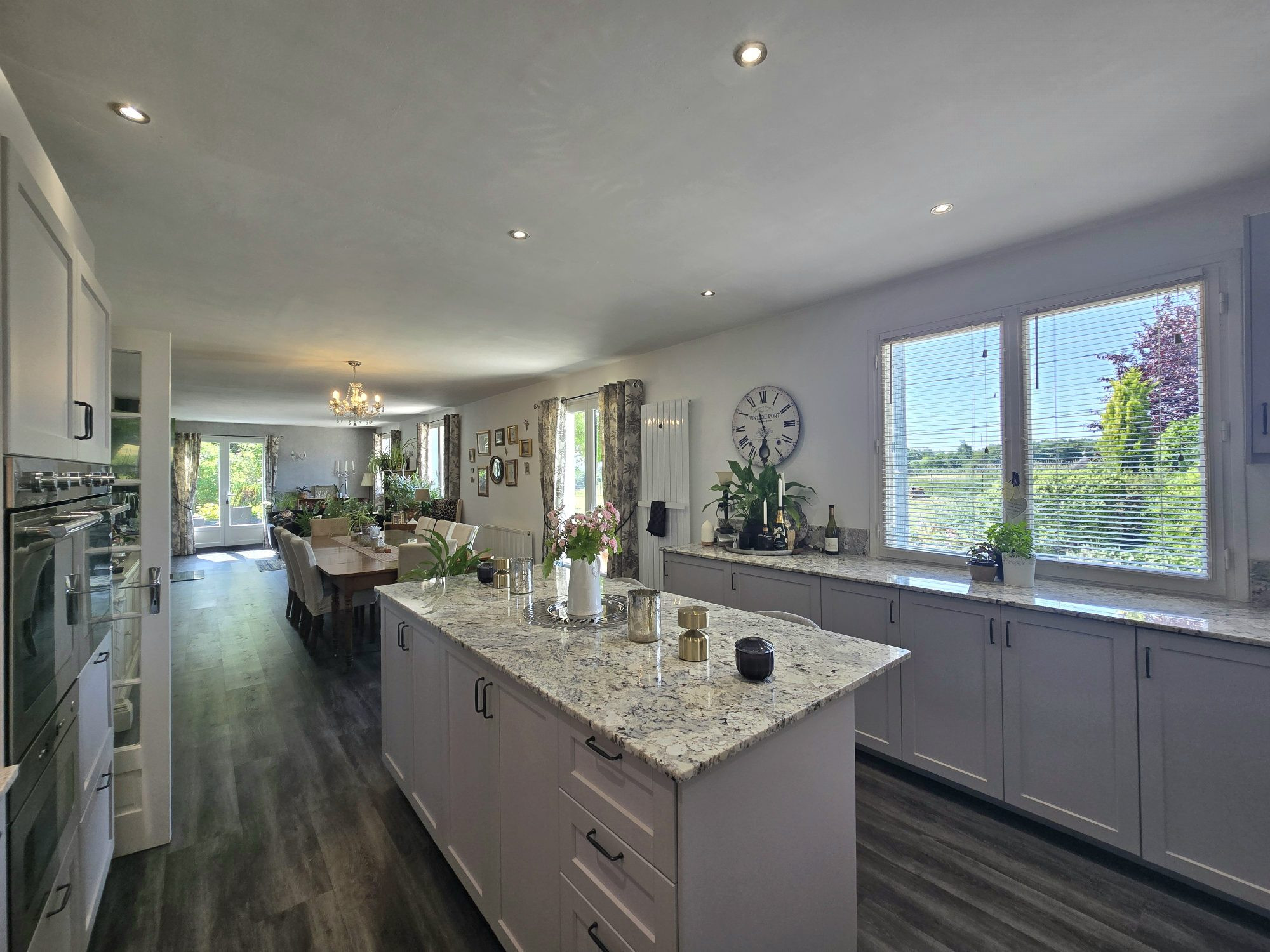 House for sale in Édon, 210 m²