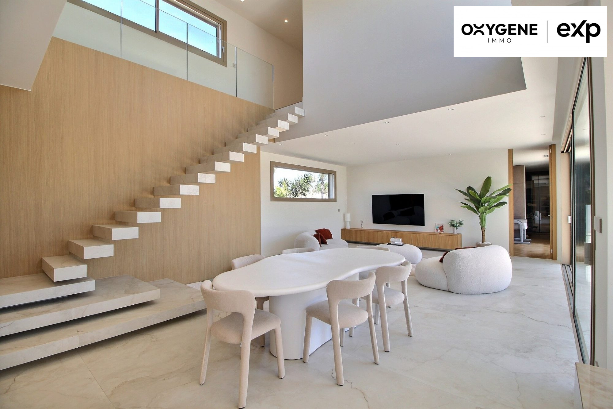 Contemporary Architect's Villa, 200 m², Swimming Pool, Spectacular Volumes and Landscaped Garden 15 Minutes from Beaches 4