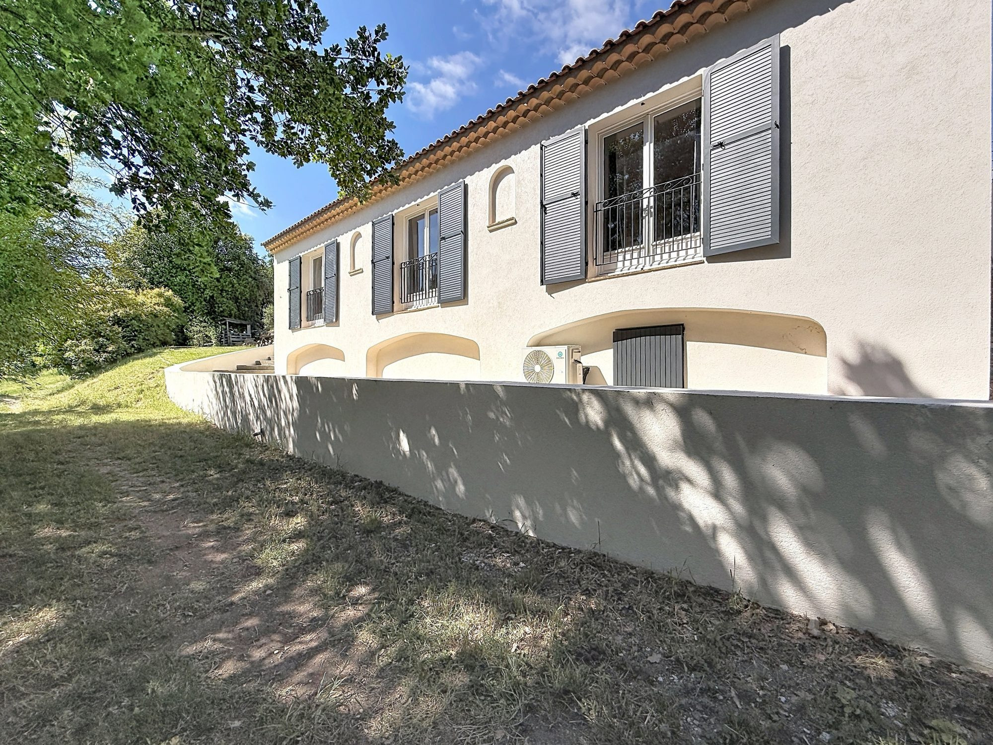 Magnificent house on more than 5000m2 with swimming pool 3