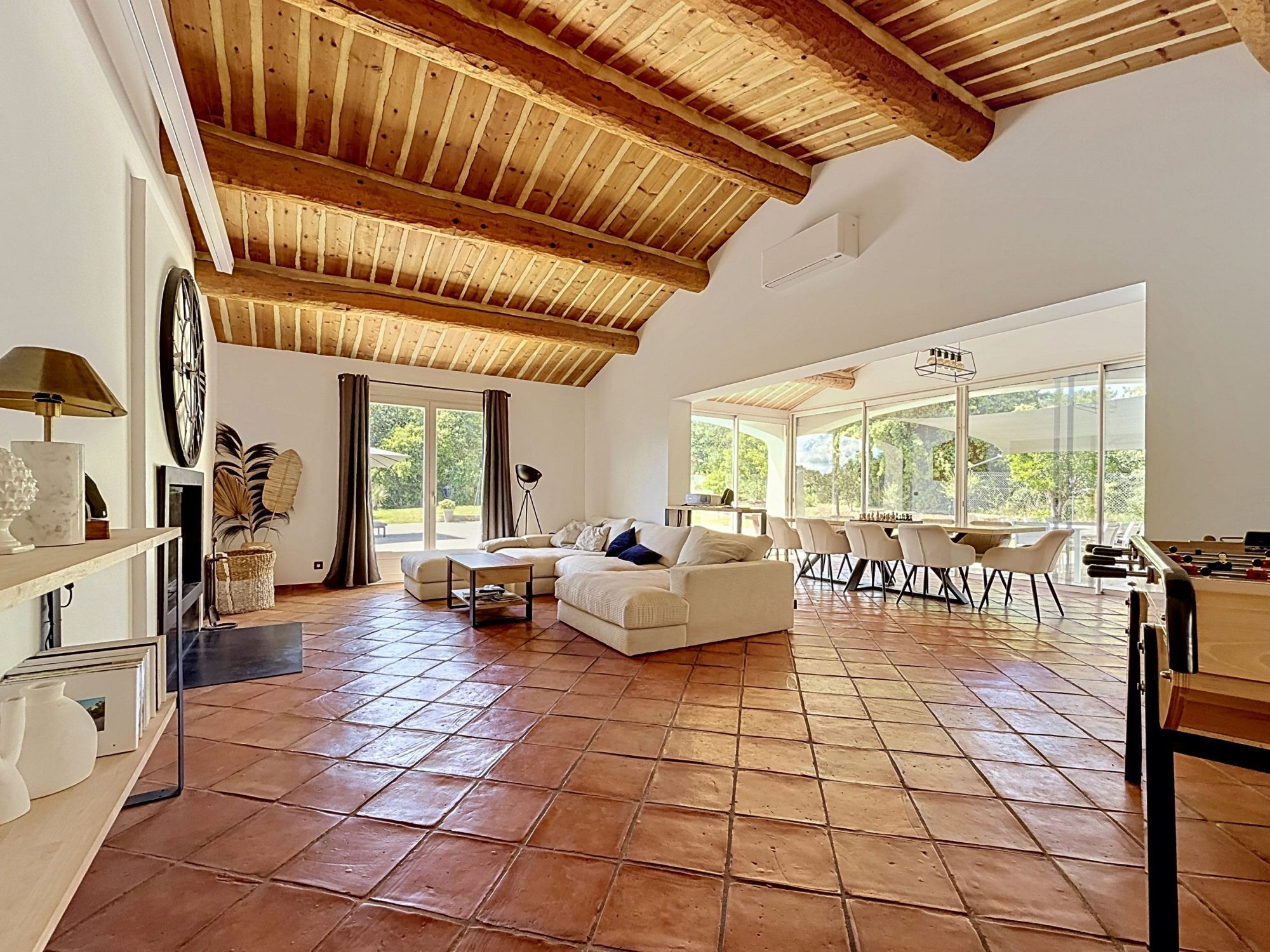 Maison à vendre à Saint-Paul-en-Forêt, 250 m²