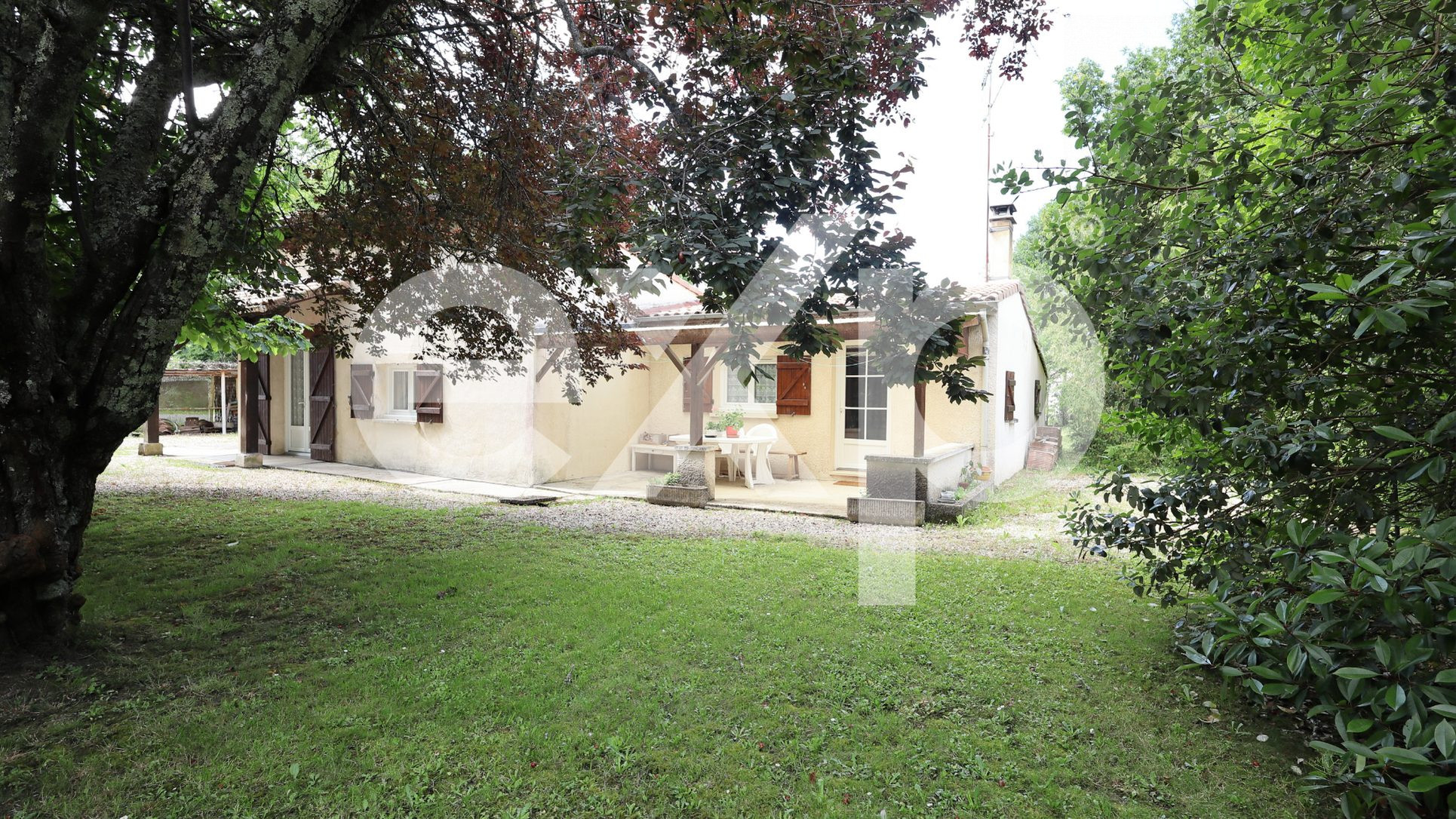 MAISON 5 PIÈCES DE 102 M² AVEC JARDIN, GARAGE DE 40 M² ET DÉPENDANCES À SOUSSANS