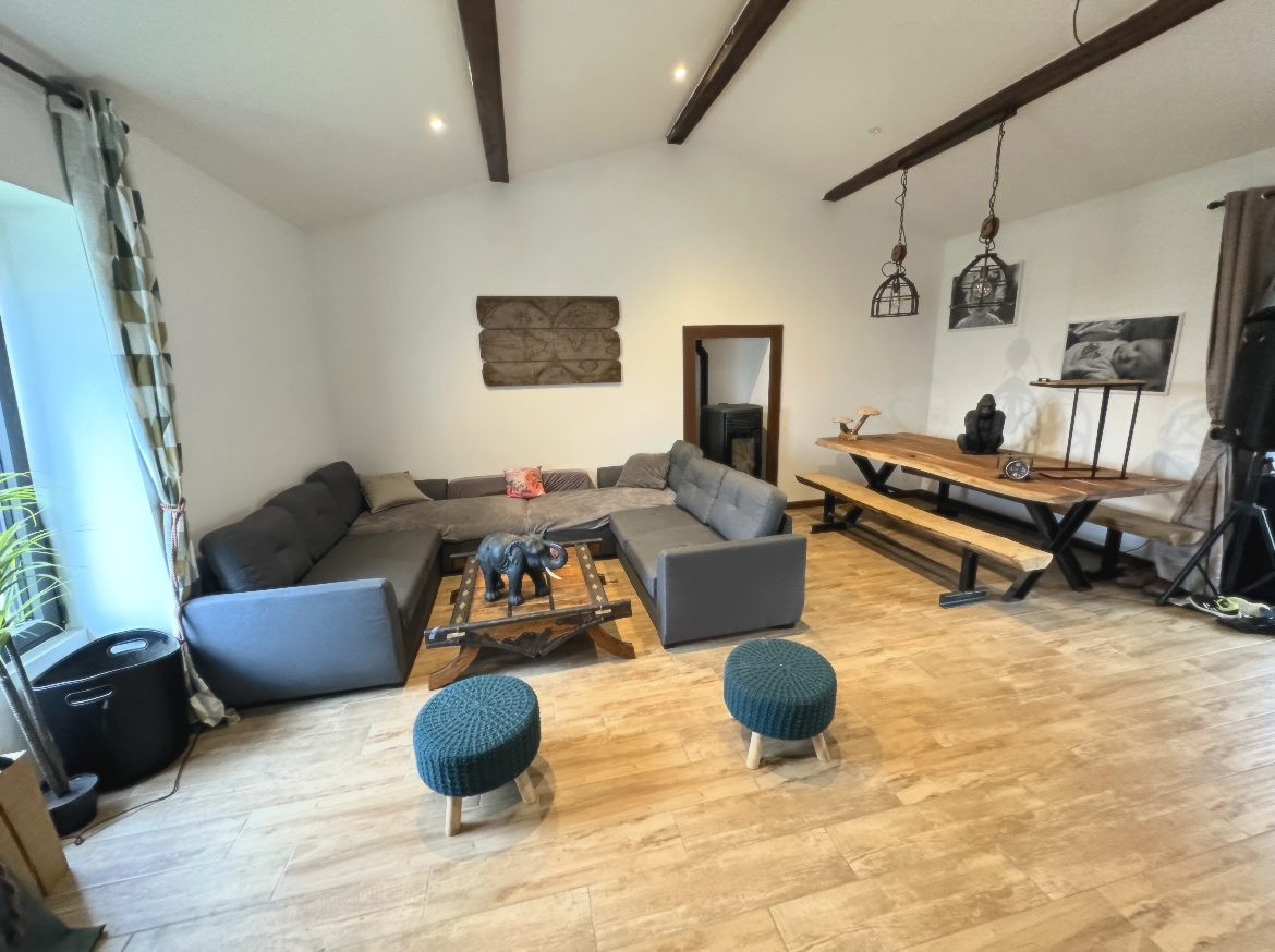 Maison plain -pied rénovée-3 chambres grande dépendance et du potentiel