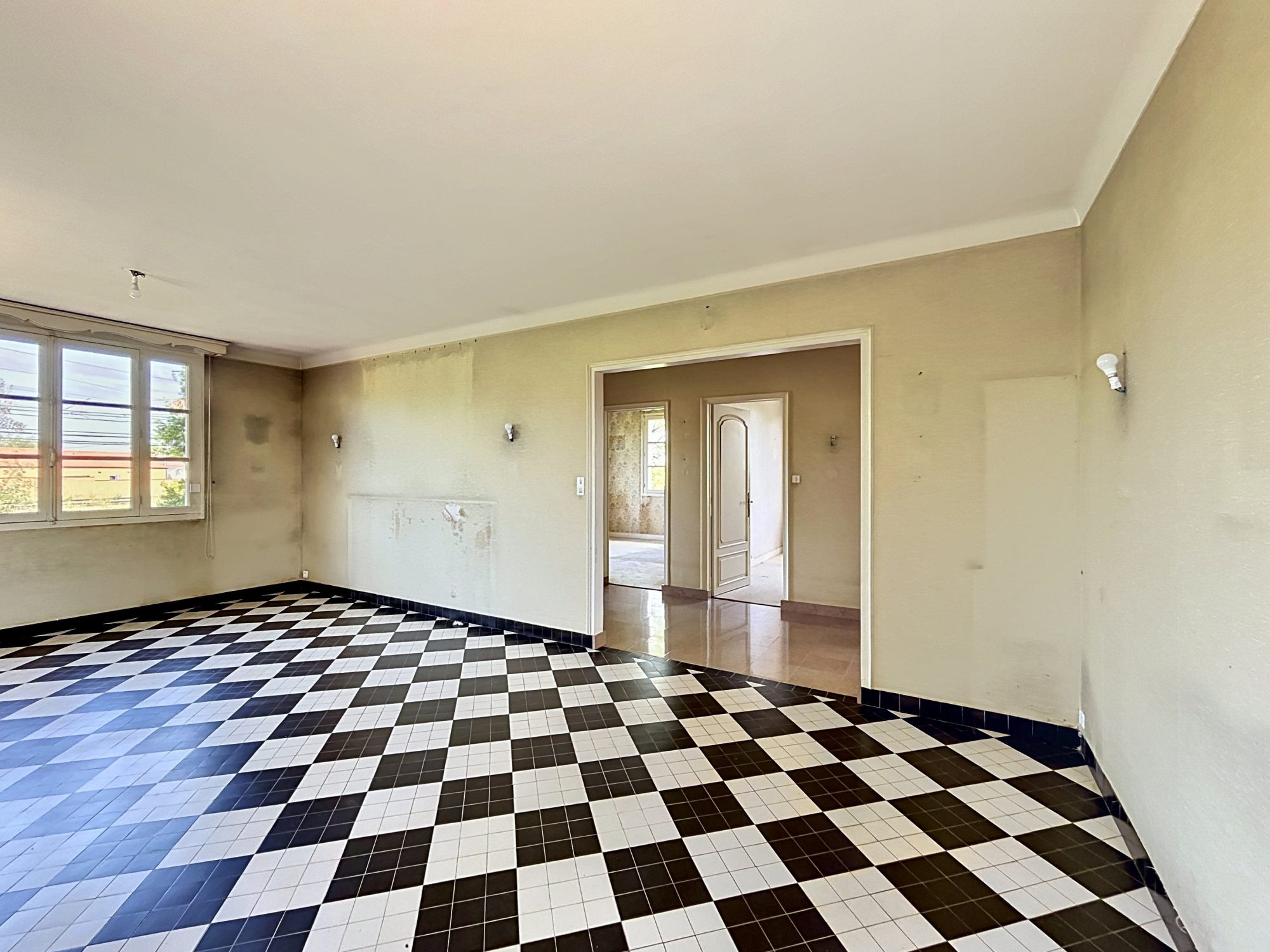 5-bedroom house with garage 3