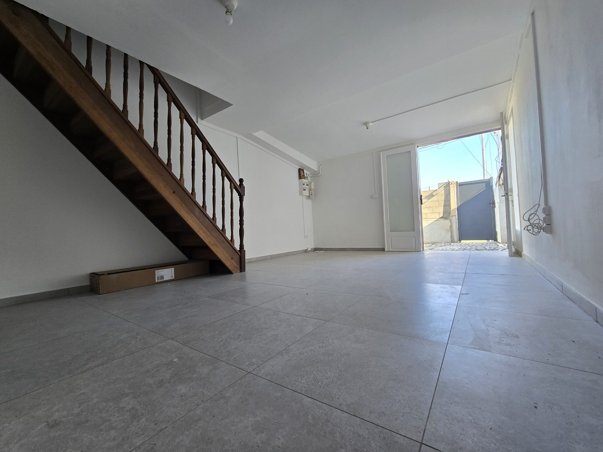 🌟 OPPORTUNITY NOT TO MISS: Charming 3-Room House with Small Garden – The perfect compromise between city and tranquility! 🌟 2