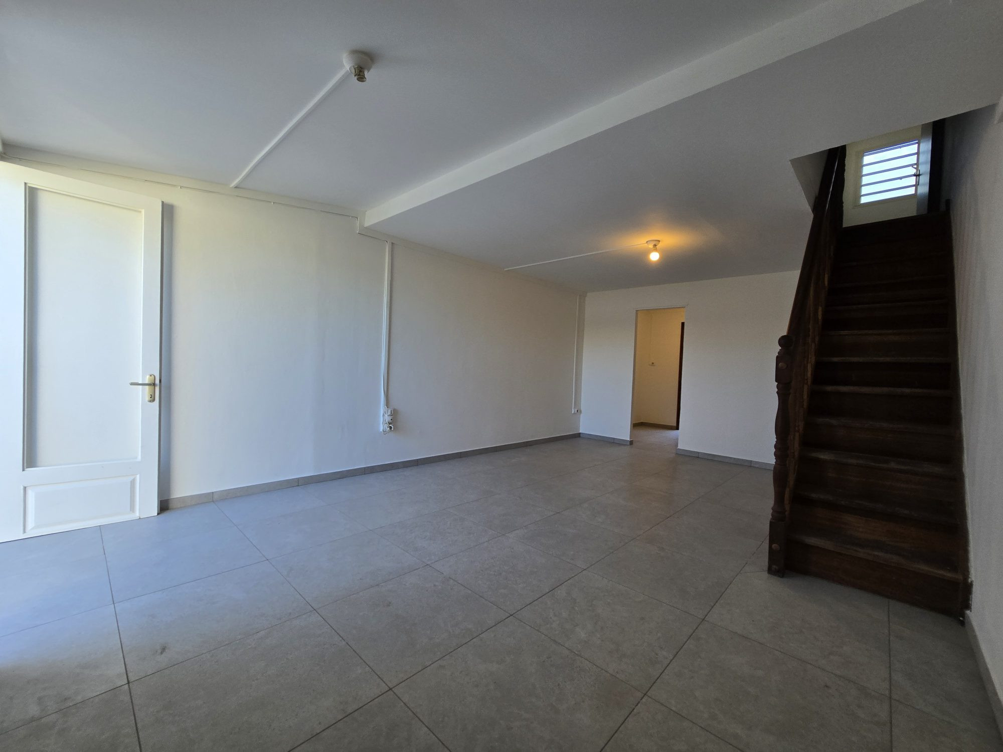 🌟 OPPORTUNITY NOT TO MISS: Charming 3-Room House with Small Garden – The perfect compromise between city and tranquility! 🌟 5