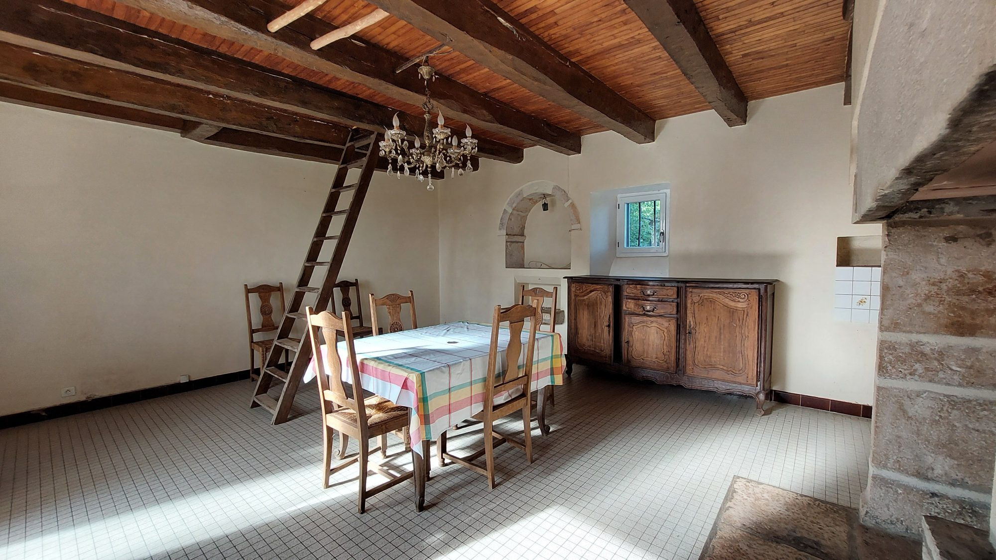 House and barn on 1937m² plot of land 3