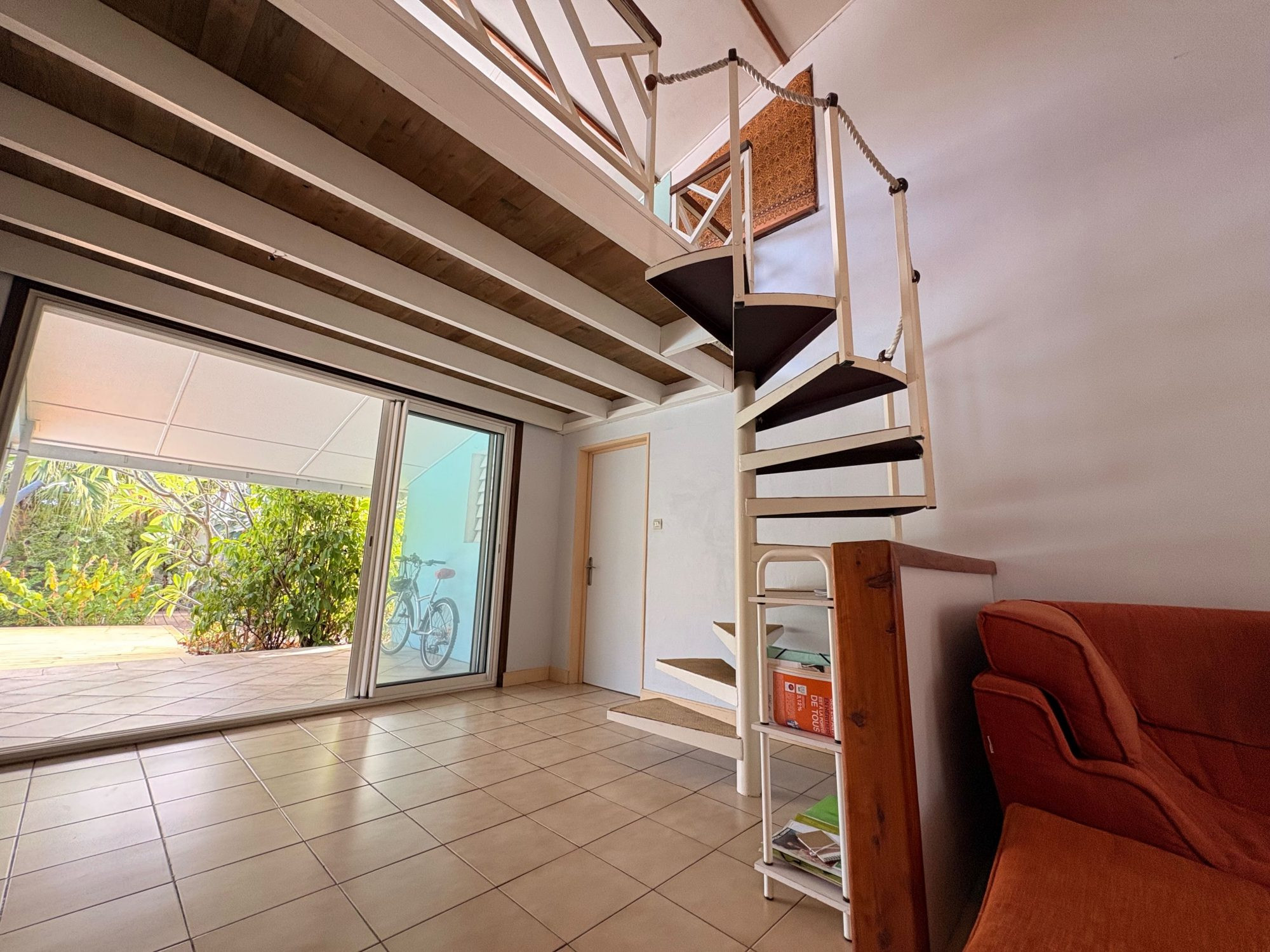 Maison 9 pièces 130 m² · à L'Étang-Salé · 130 m² · 748 000 €