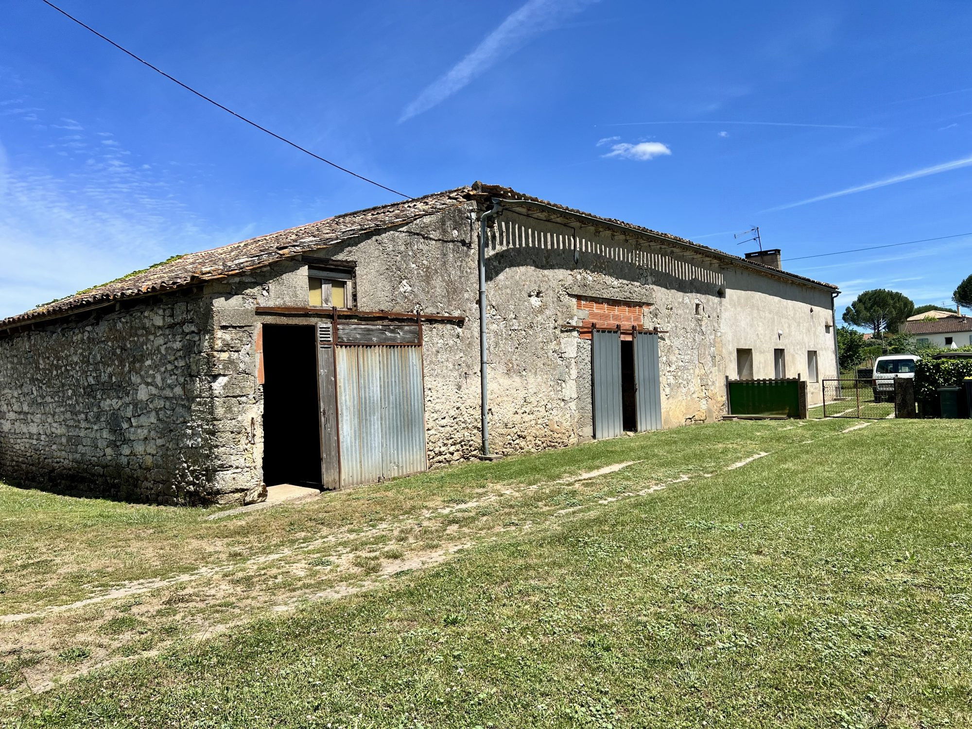 Maison à rénover, grange et terrain constructible
