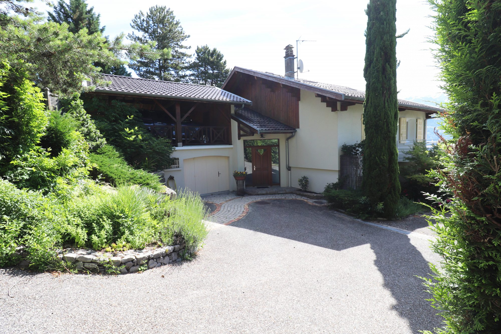 Maison à vendre à Saint-Ismier, 214 m²