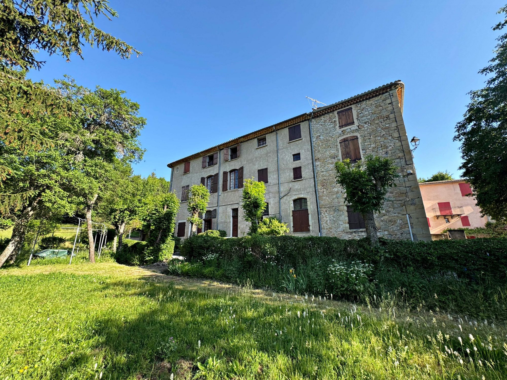 Maison à vendre à Senez, 285 m²