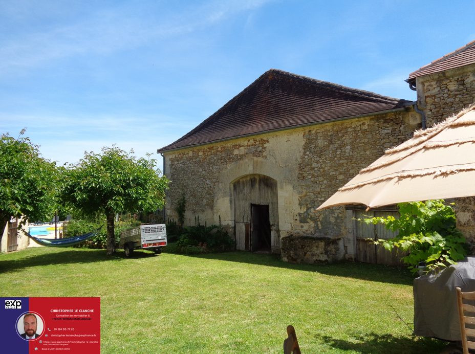 Splendide maison de campagne de 110 m², trois chambres, grange de 100 m², piscine, puit, au calme
