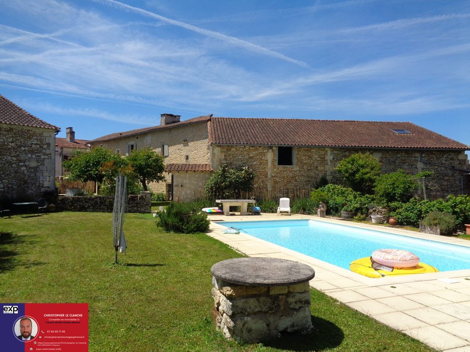 Splendide maison de campagne de 110 m², trois chambres, grange de 100 m², piscine, puit, au calme