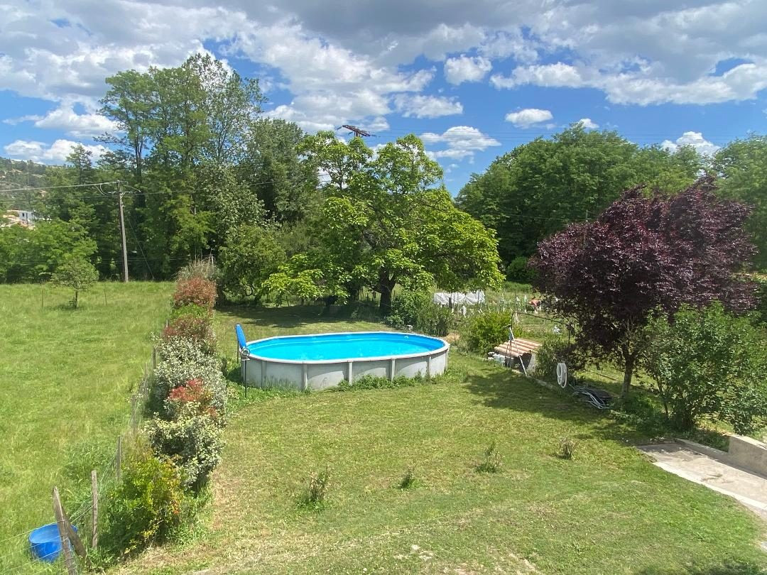 Property of two individual houses on large land 4