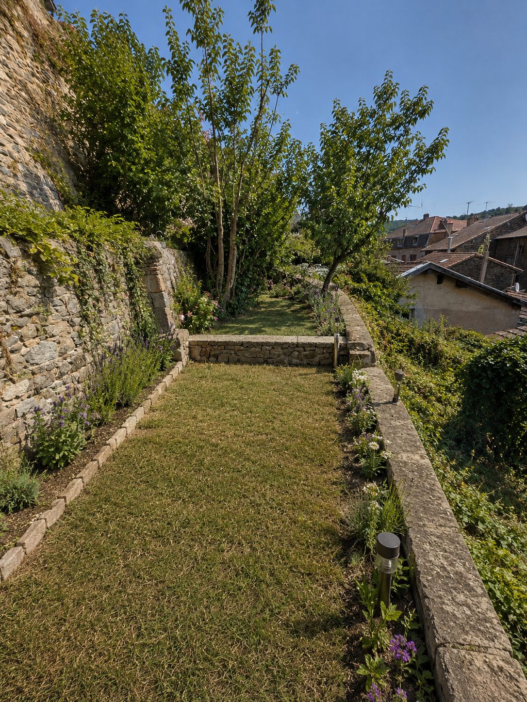 Maison dépendances jardins et garage