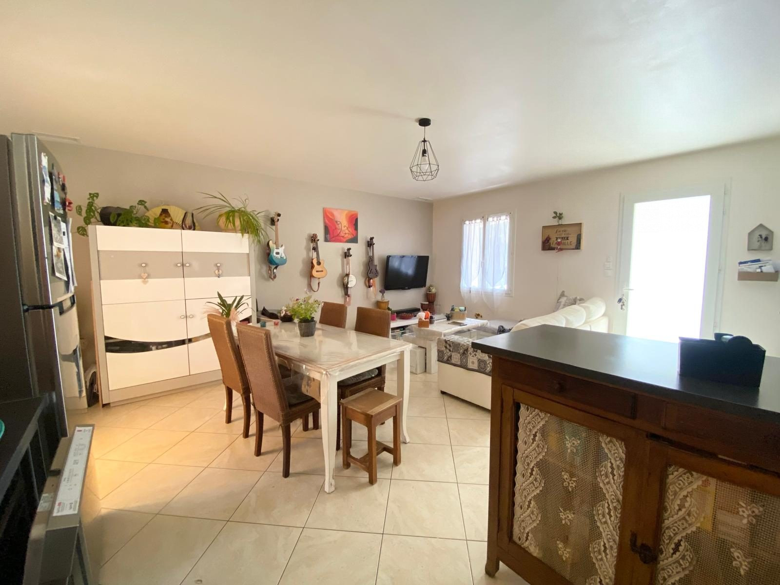 Maison à vendre à Saint-Just-Luzac, 61 m²