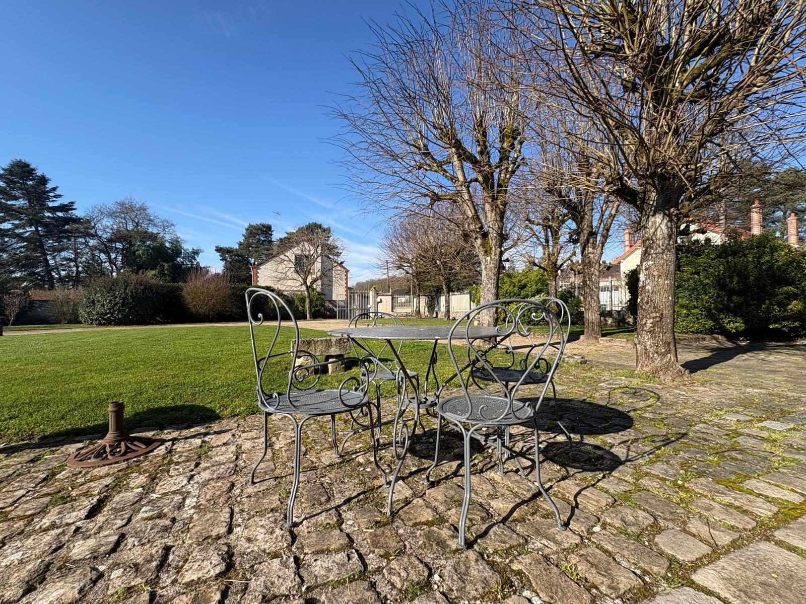 Maison 8 pièces 230 m² · à Montigny-sur-Loing · 230 m² · 849 000 €