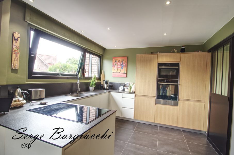 DETACHED HOUSE 230m², 3 levels, 6 bedrooms 5