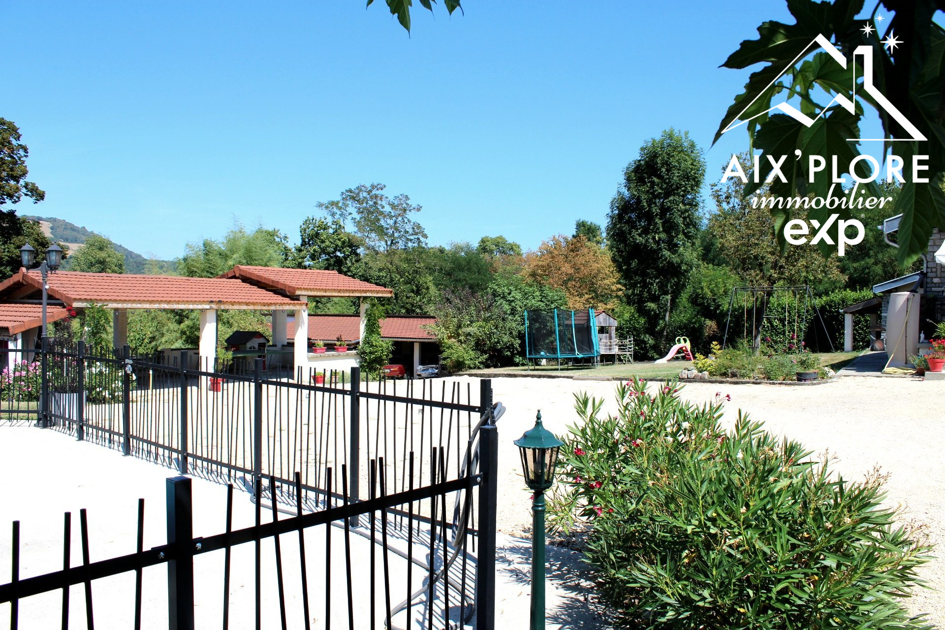 Bastide T12 de 295 m² sur parcelle de 5604 m² avec deux T2 indépendants