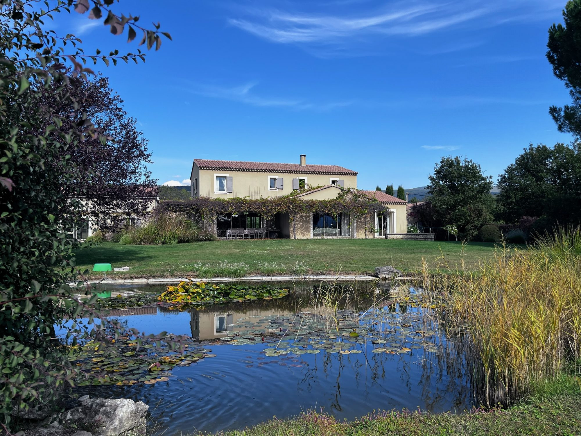 Jolie maison de village en parfait état - zone du Luberon