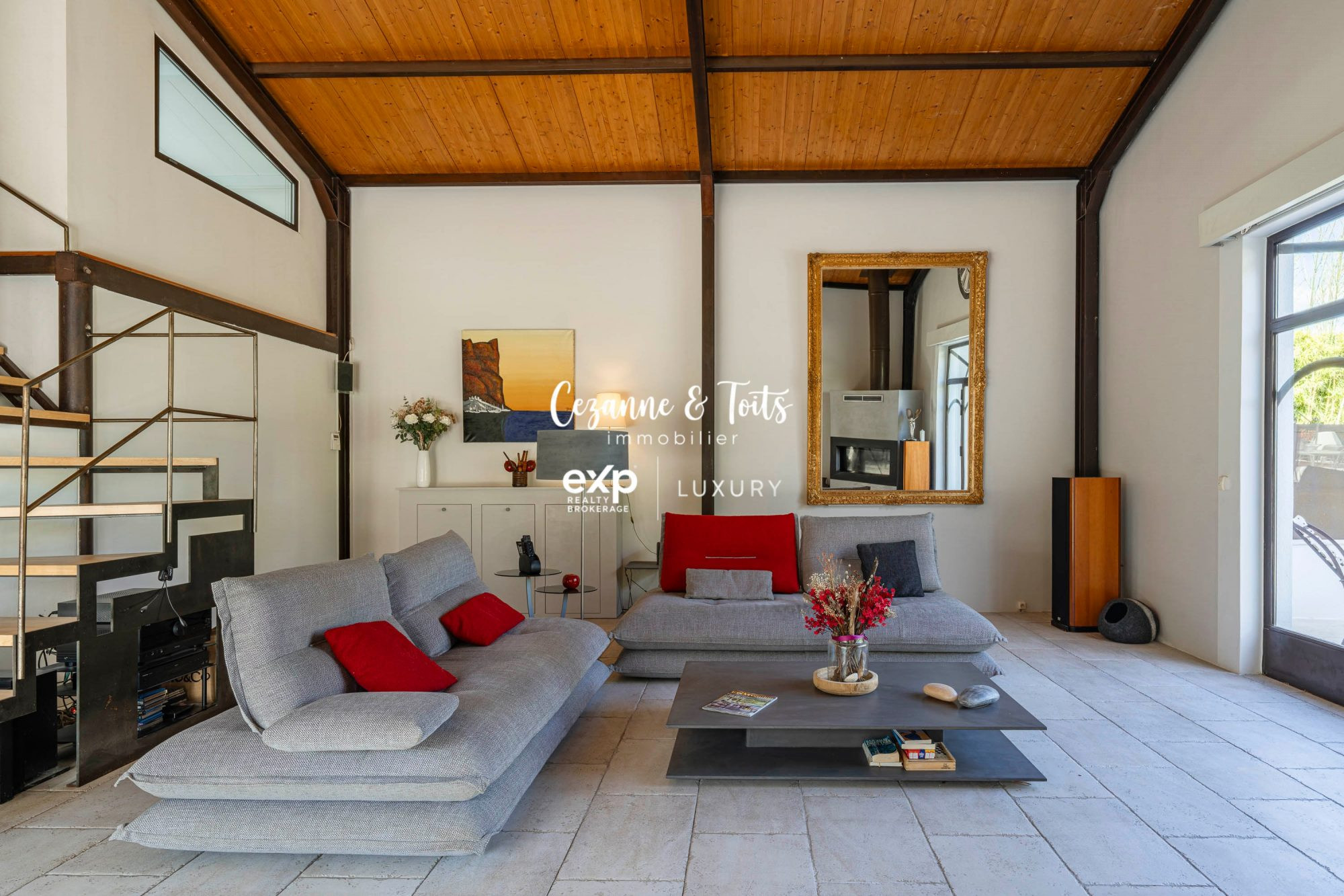 5-bedroom house with pool and outbuildings 4