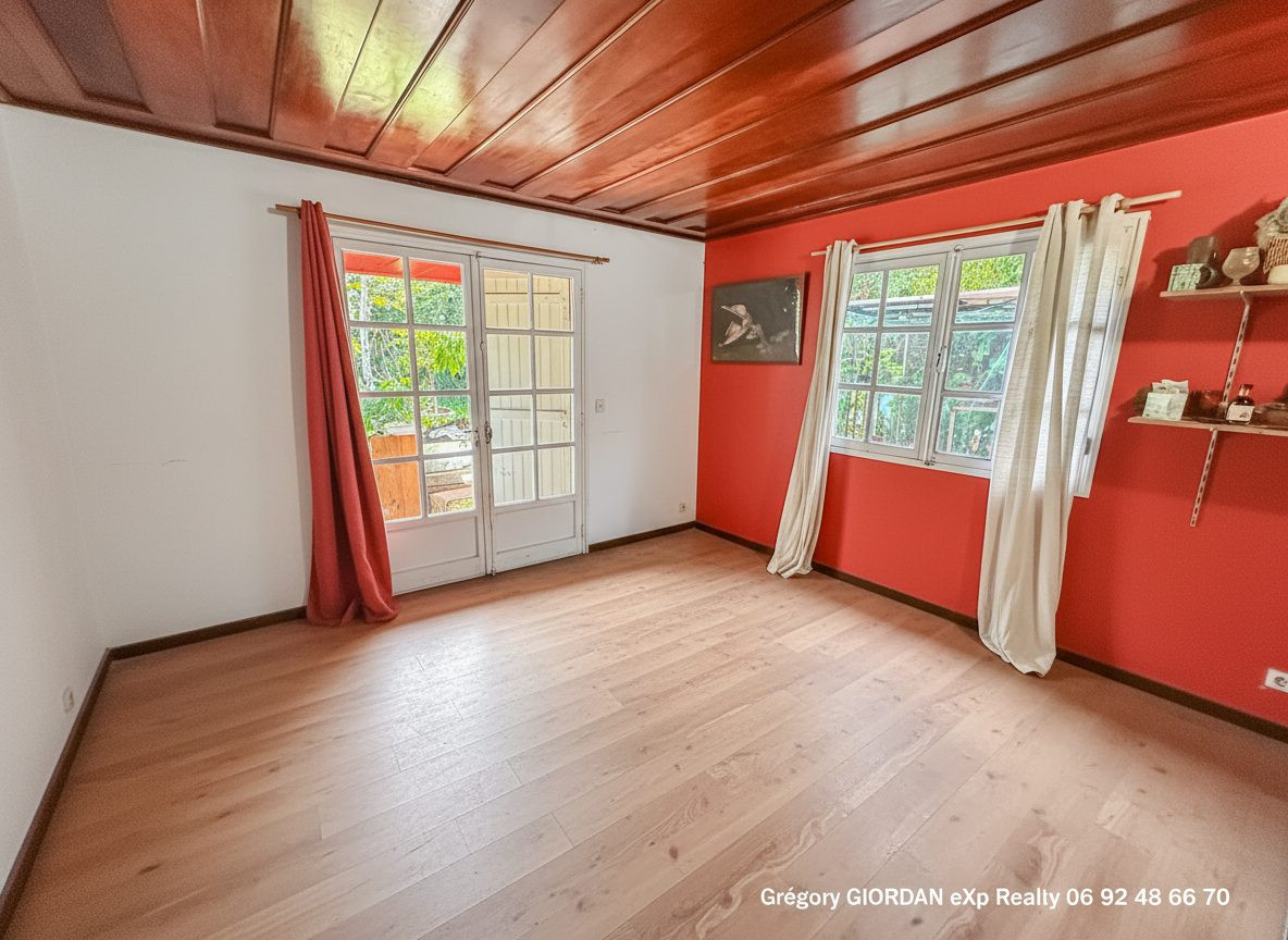 Large Family House to Renovate with Garage 3