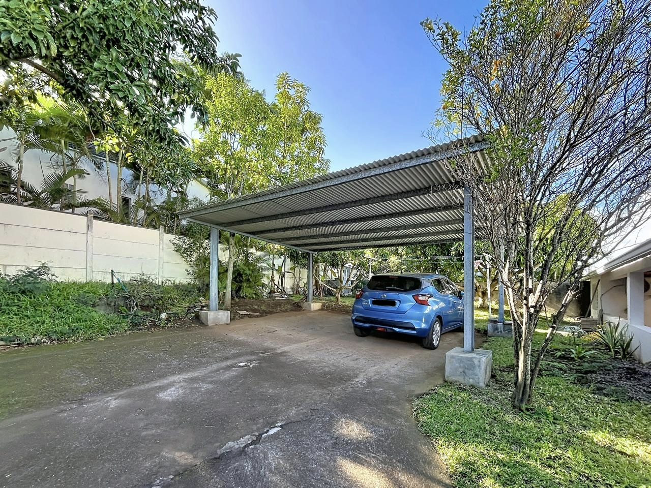 VILLA F6 DE 190 M² AVEC PISICNE - SECTEUR RESIDENTIEL PROCHE SAINT-PIERRE