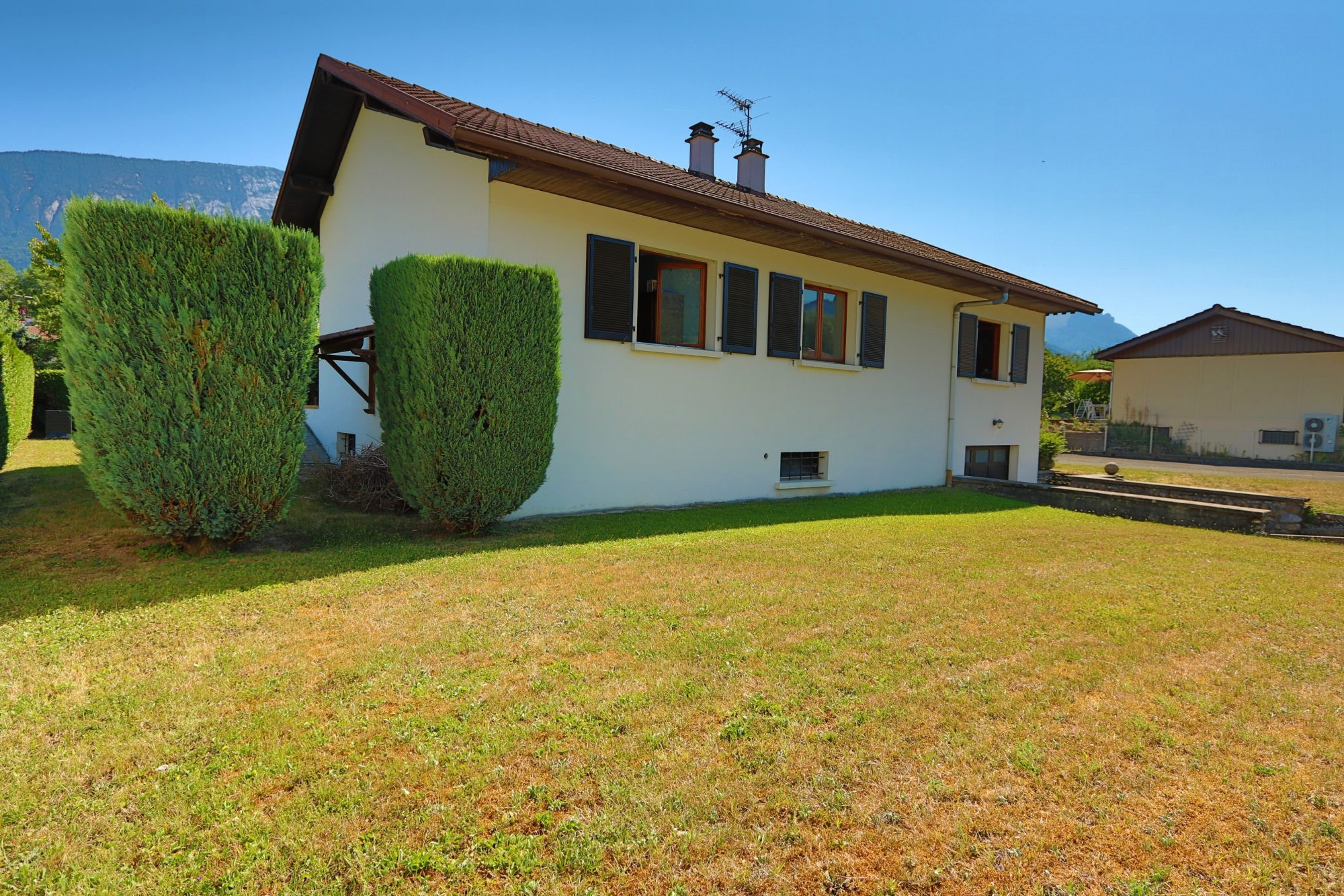 Maison à vendre à Marnaz : Plain-pied sur 1 022 m² avec sous-sol complet