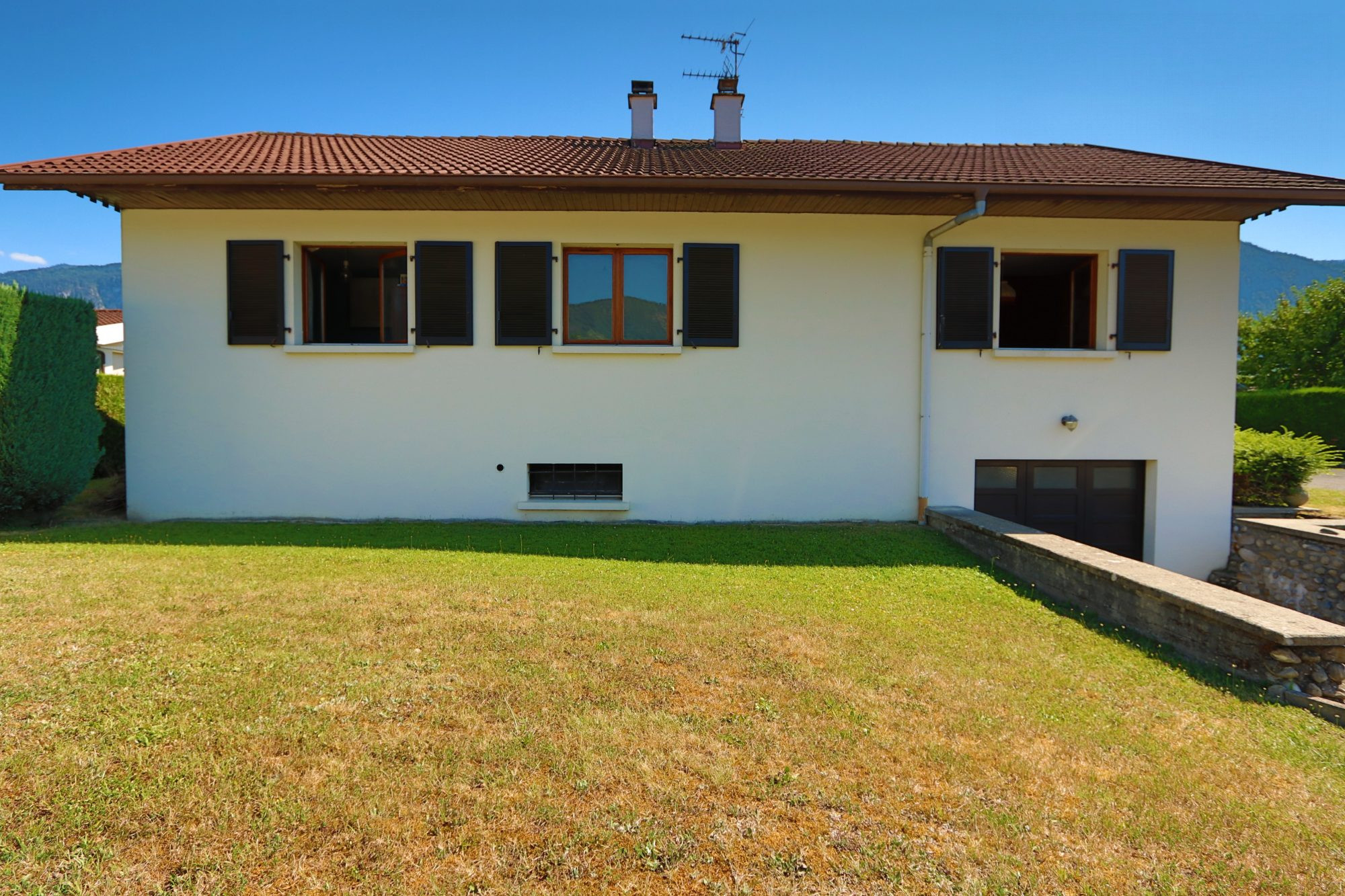 Maison à vendre à Marnaz : Plain-pied sur 1 022 m² avec sous-sol complet