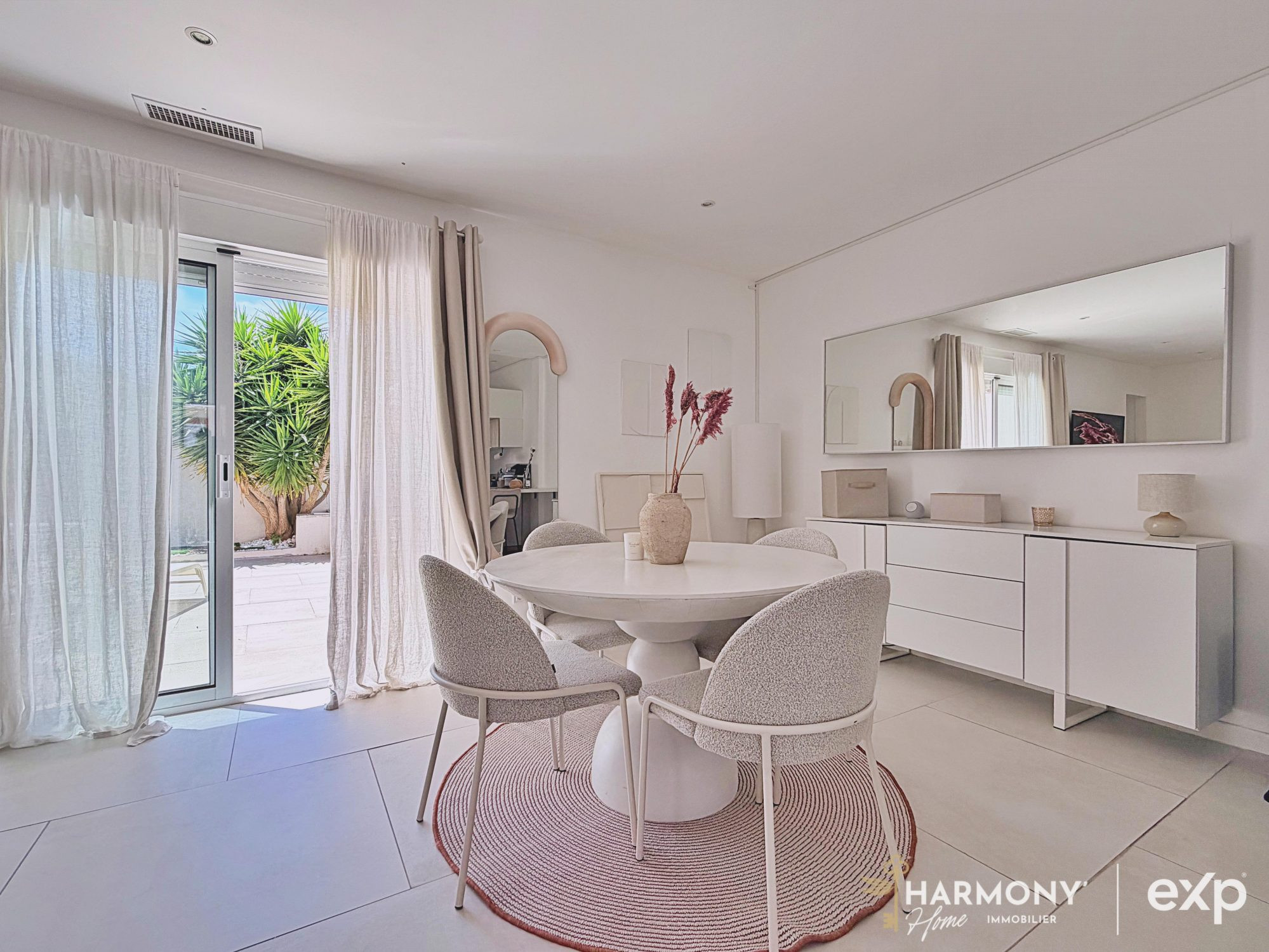 Rare on the market – Fully renovated house with swimming pool and no overlooking neighbors 4