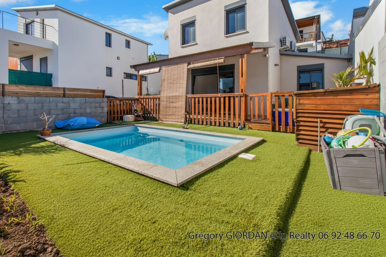 Maison quatre pièces neuve avec piscine