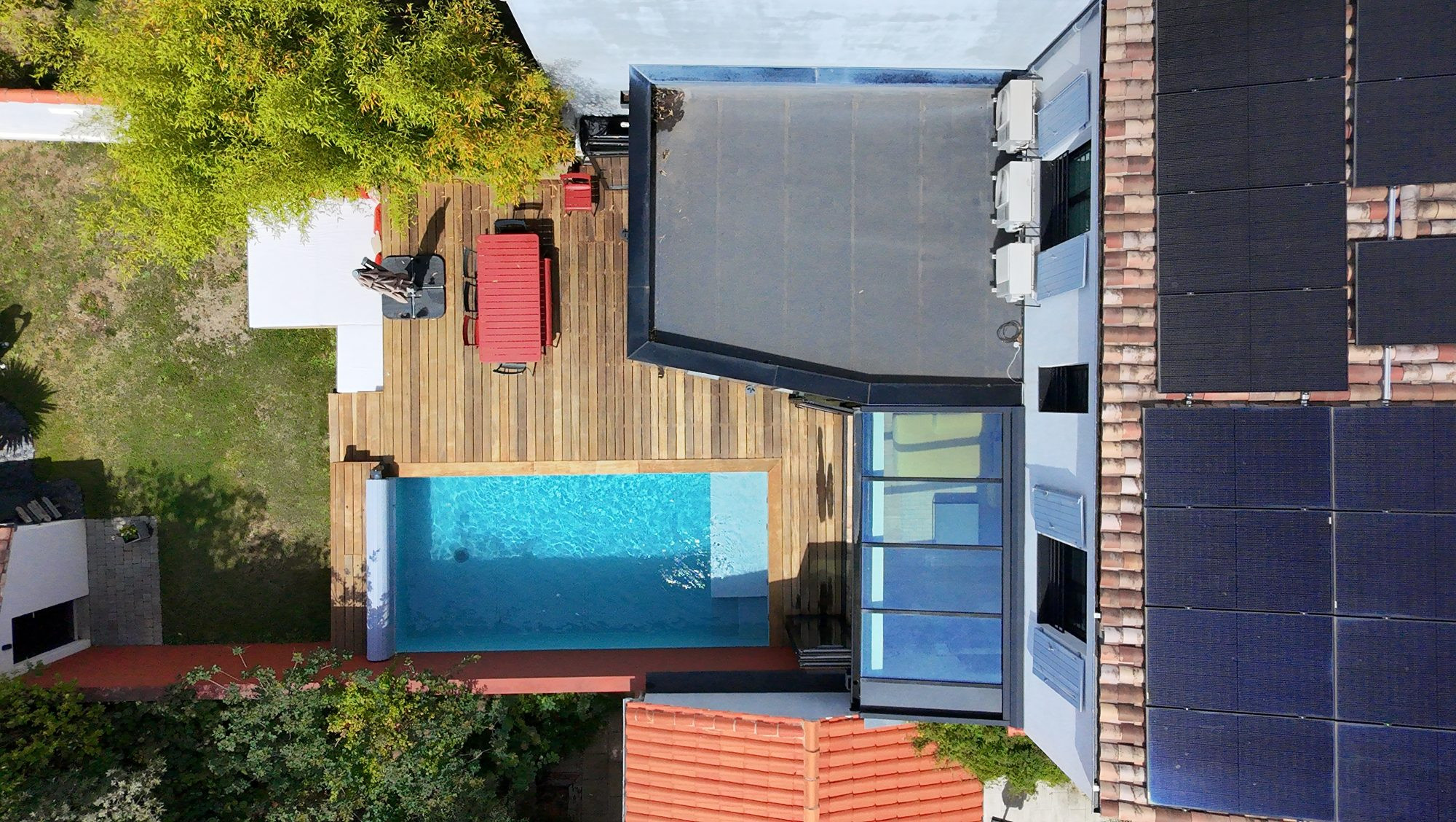 Une villa contemporaine où l'intérieur s'ouvre totalement sur l'extérieur.