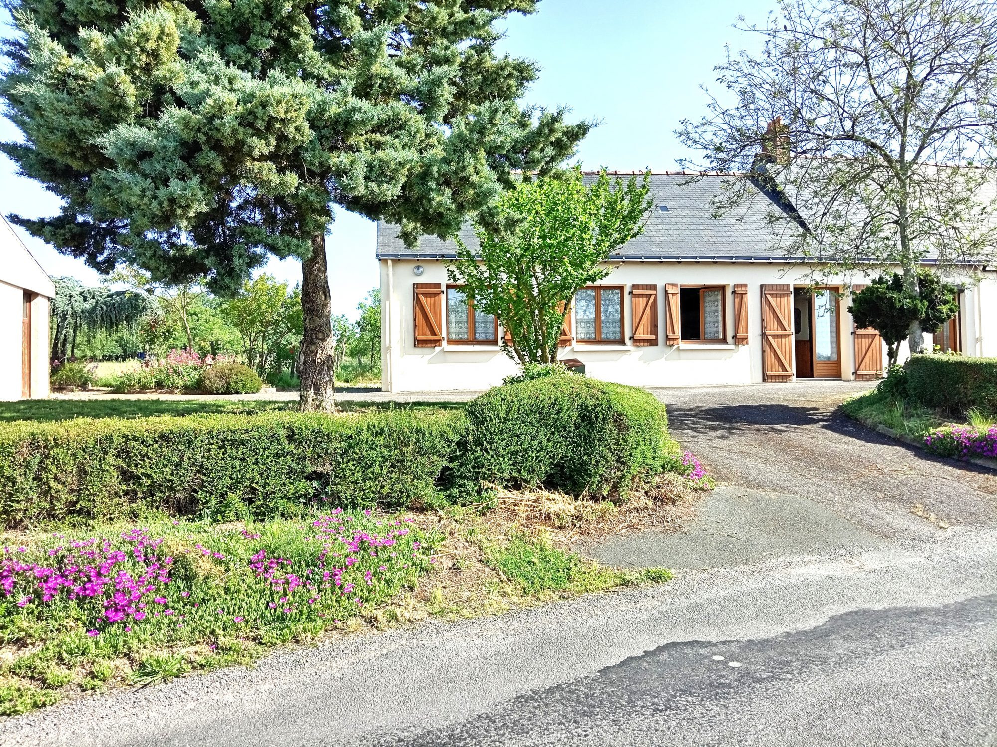 MAISON DE CAMPAGNE - LA ROCHE-BLANCHE