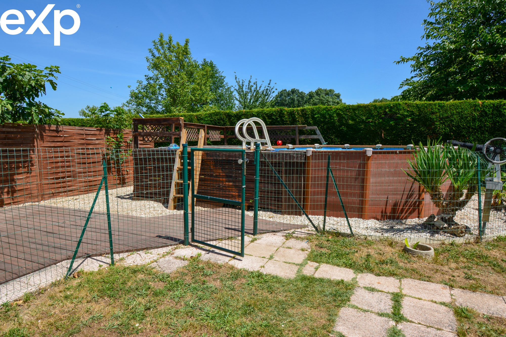 33910-Saint-Denis-de-Pile - 4 Bedroom Pavilion with Swimming Pool 2