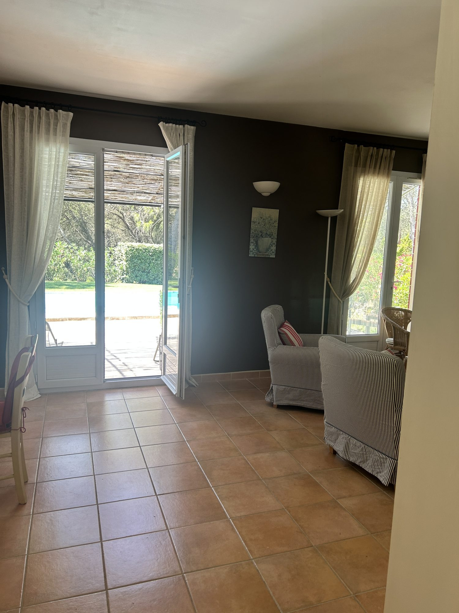 Maison au coeur de Pont royal, piscine, terrain plat