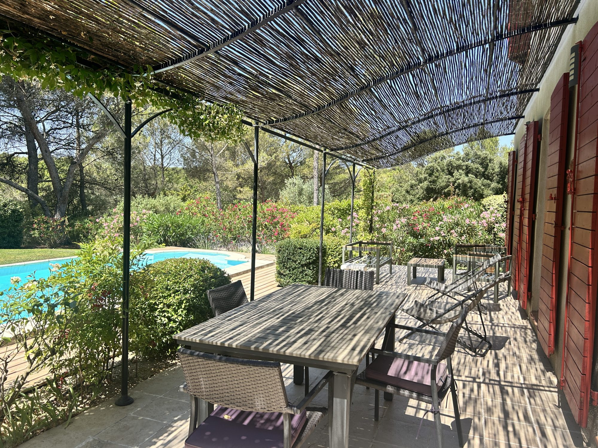 Maison au coeur de Pont royal, piscine, terrain plat