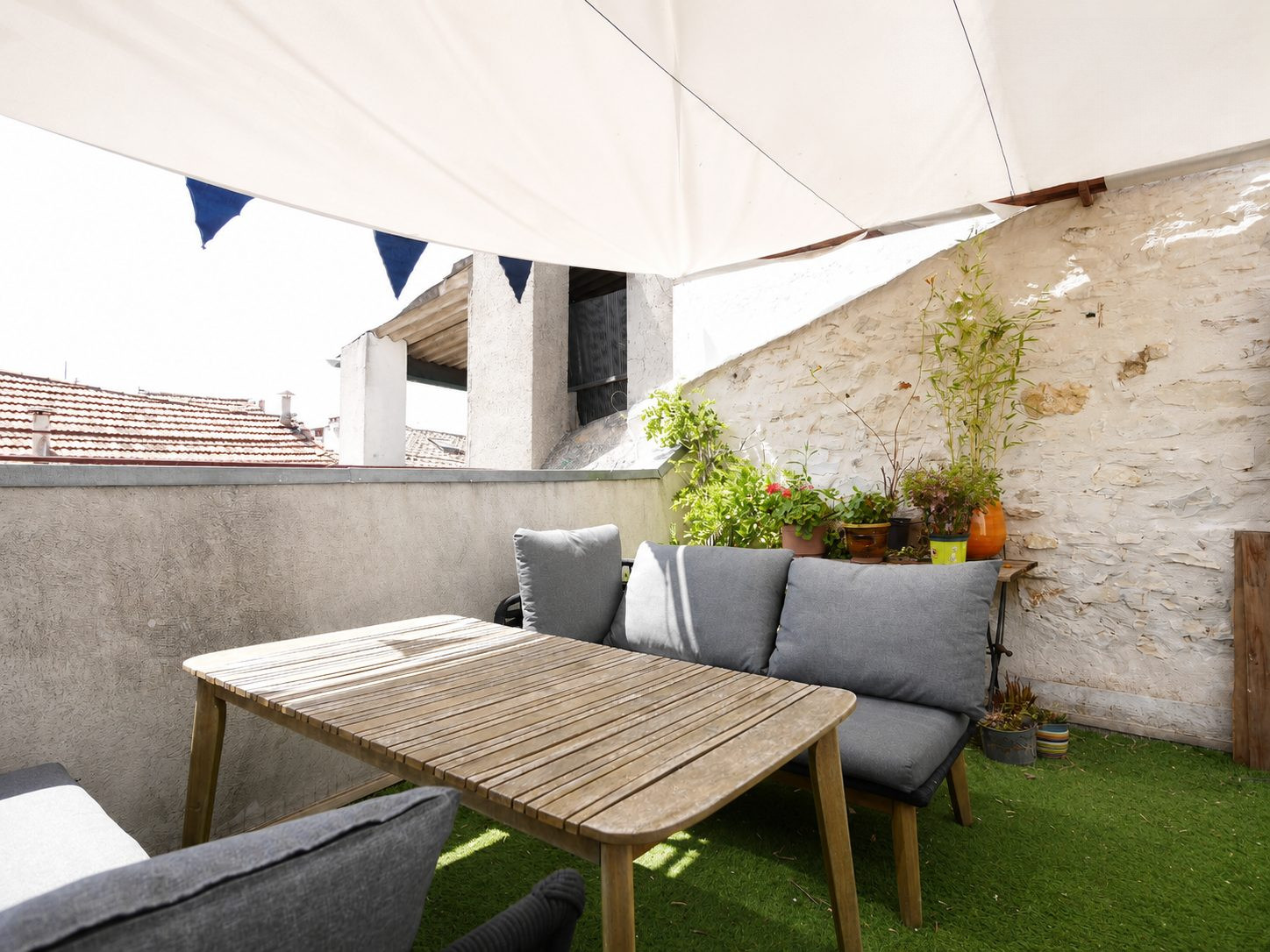 MAISON DE VILLE AVEC GARAGE ET TERRASSE