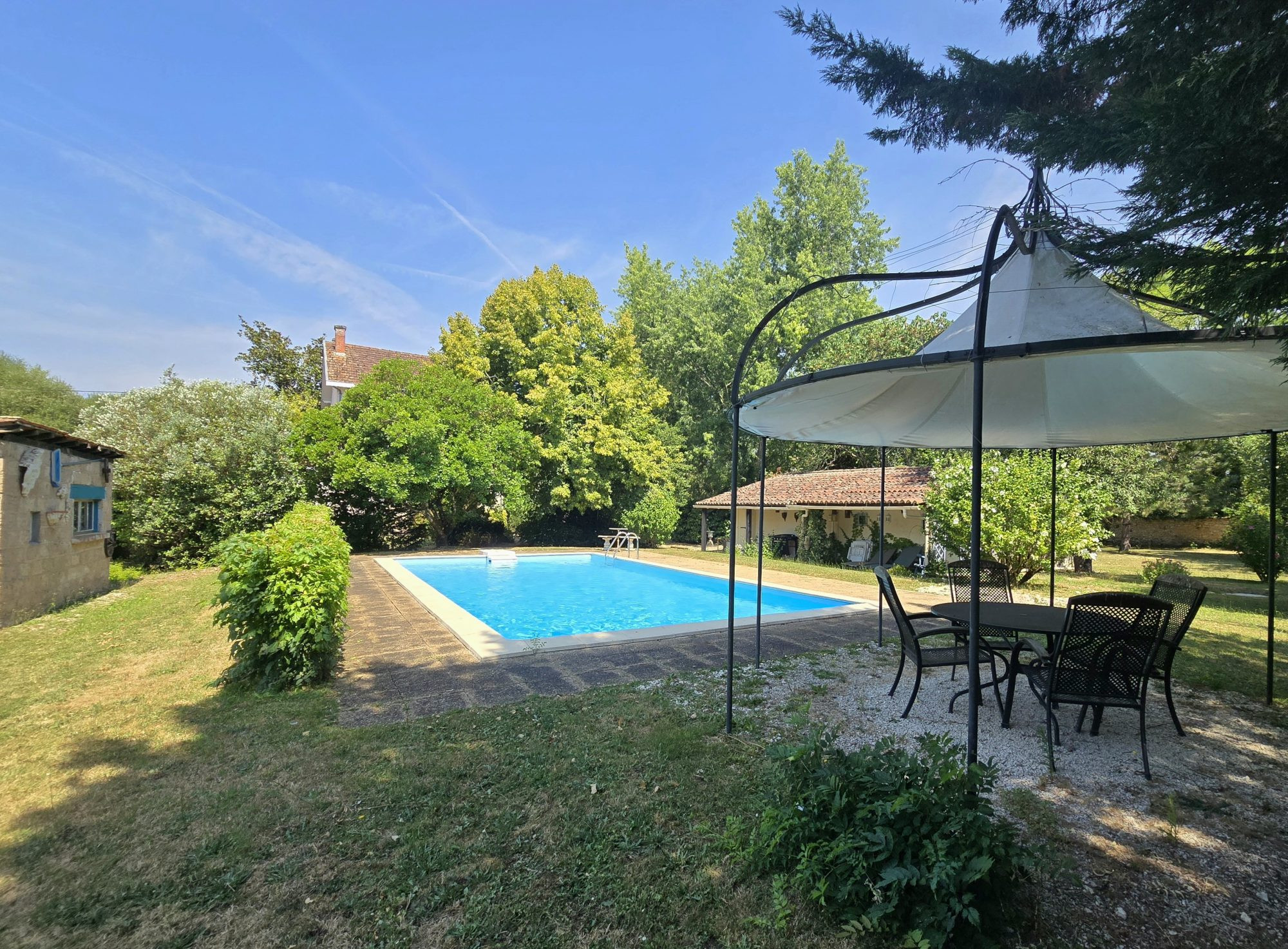 Maison à vendre à Saint-Léon-sur-l'Isle, 207 m²