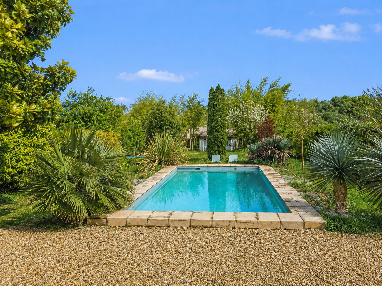 Maison 8 pièces 196 m² · à Gond-Pontouvre () · 196 m² · 397 000 €