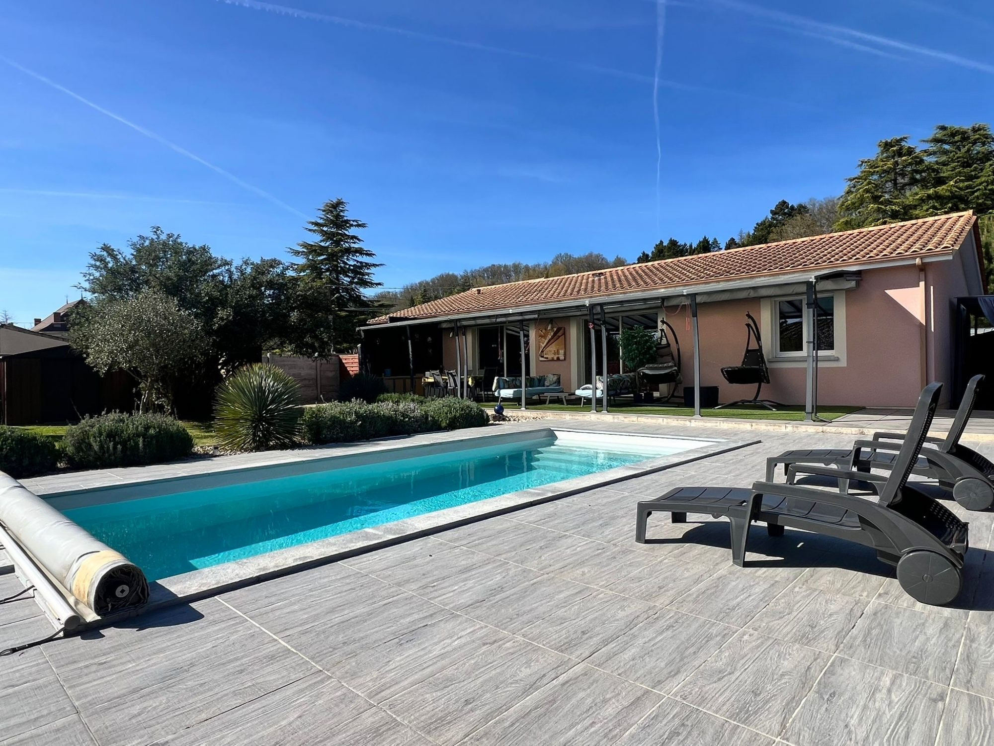 Maison récente avec piscine, 3 chambres et parc arboré à Port-Sainte-Foy-et-Ponchapt